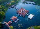 ヘーヴィーズ湖: 咲き誇る蓮に囲まれて冬季水浴 ヘーヴィーズ湖では無料で泳ぐことができます
