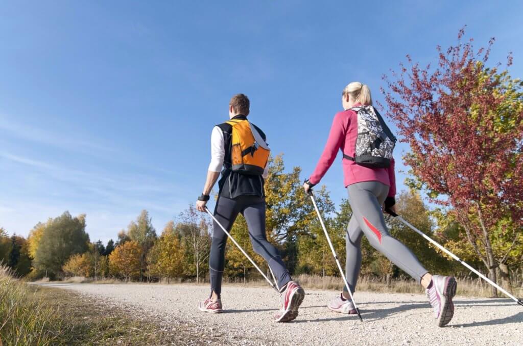 a magas vérnyomásos gyaloglás előnyei